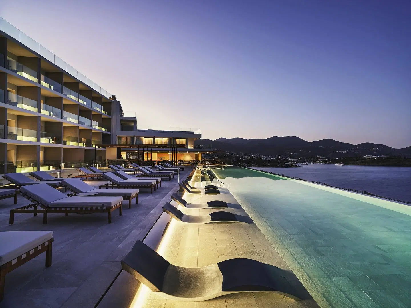 Niko Seaside Resort Crete MGallery Terrasse