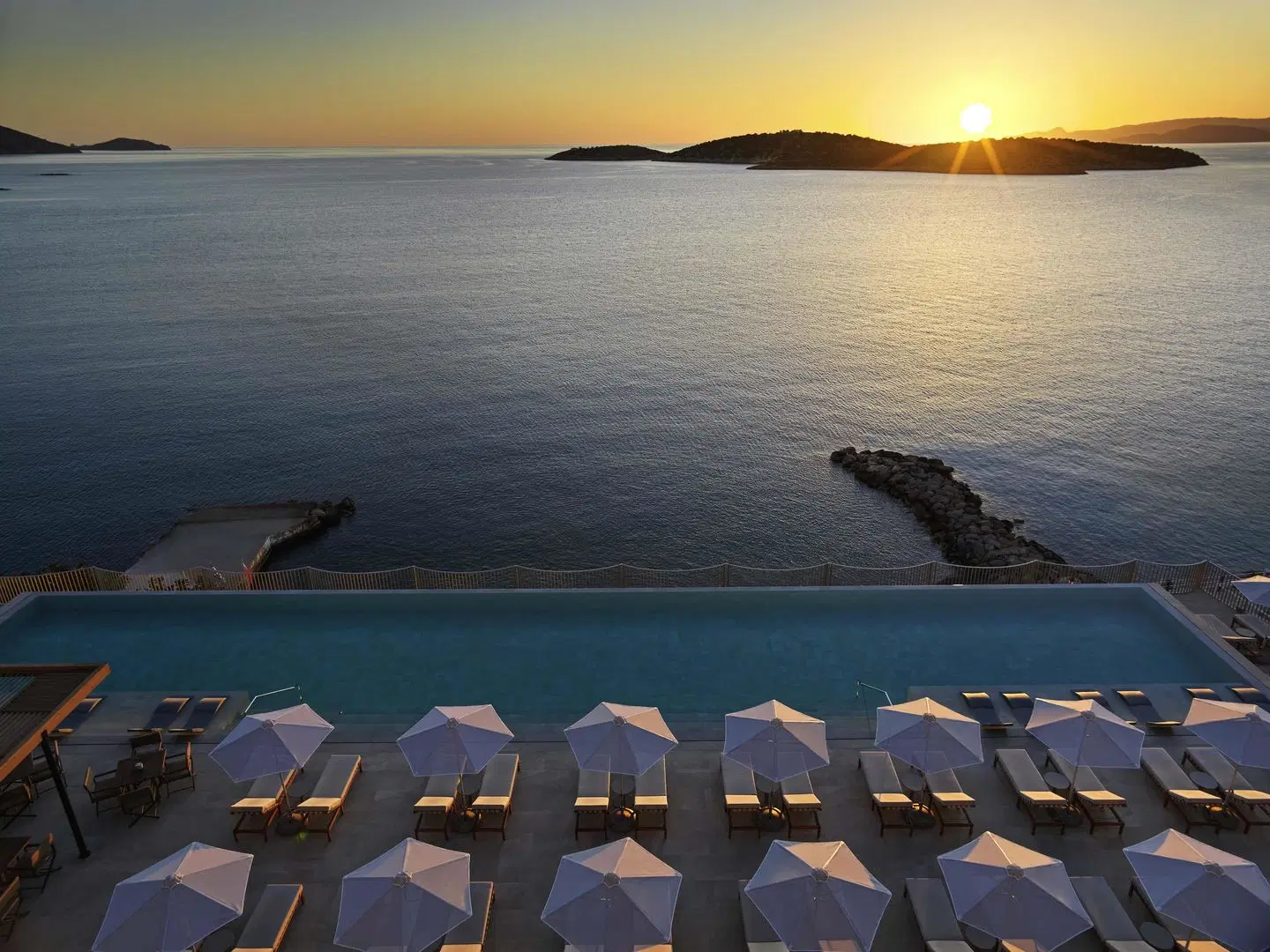 Niko Seaside Resort Crete MGallery Terrasse