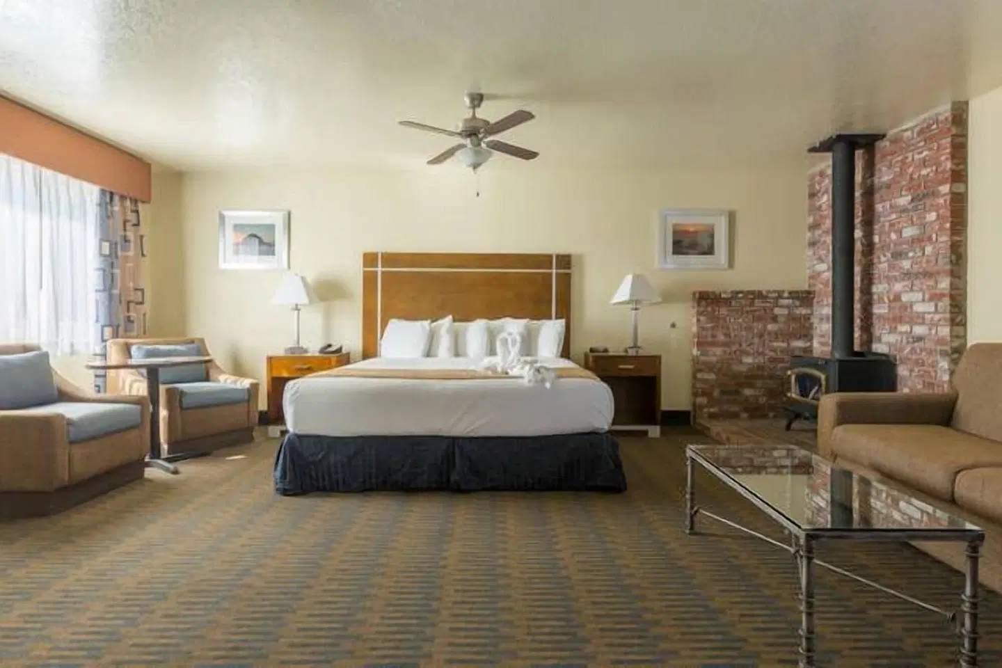 Harbor House Inn ROOM_EXAMPLE