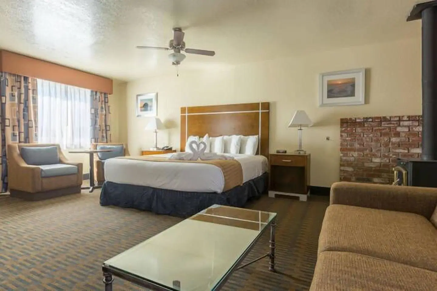 Harbor House Inn ROOM_EXAMPLE