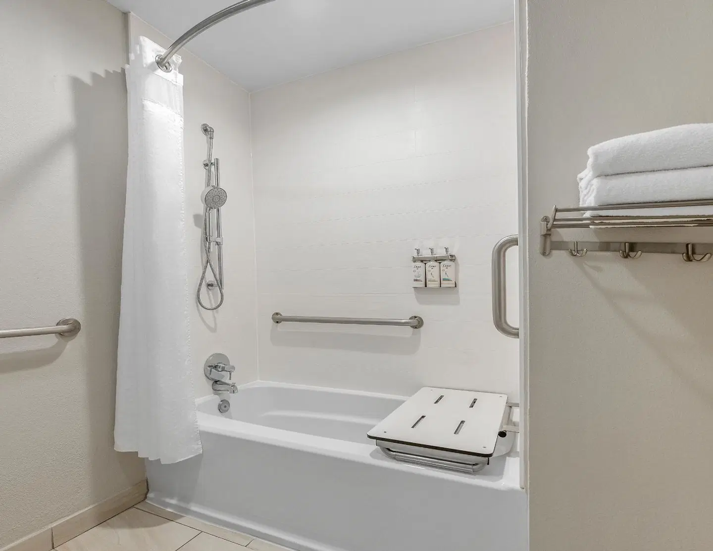 Holiday Inn Express San Diego South-National City by IHG Badezimmer