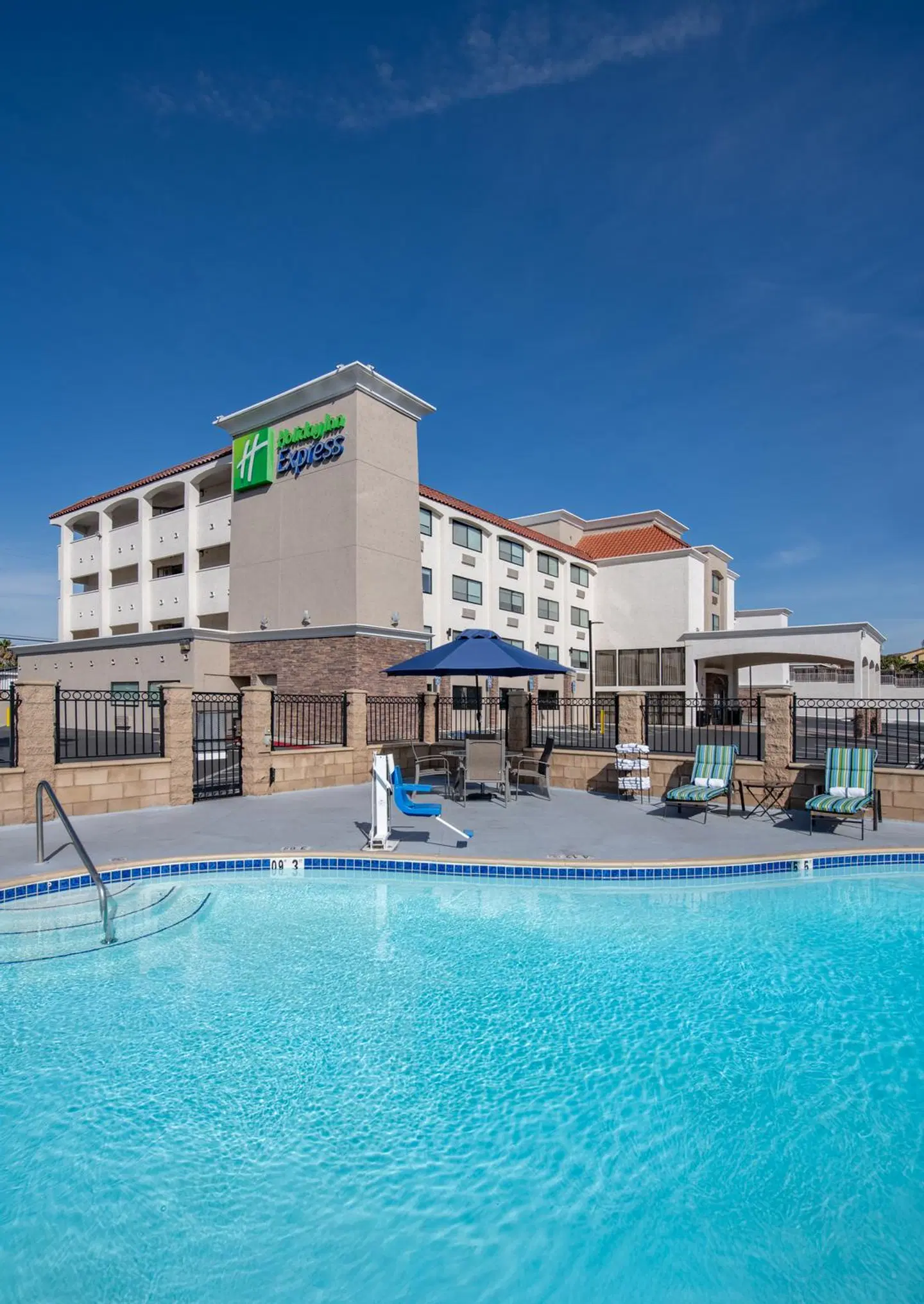 Holiday Inn Express San Diego South-National City by IHG EXTERIOR