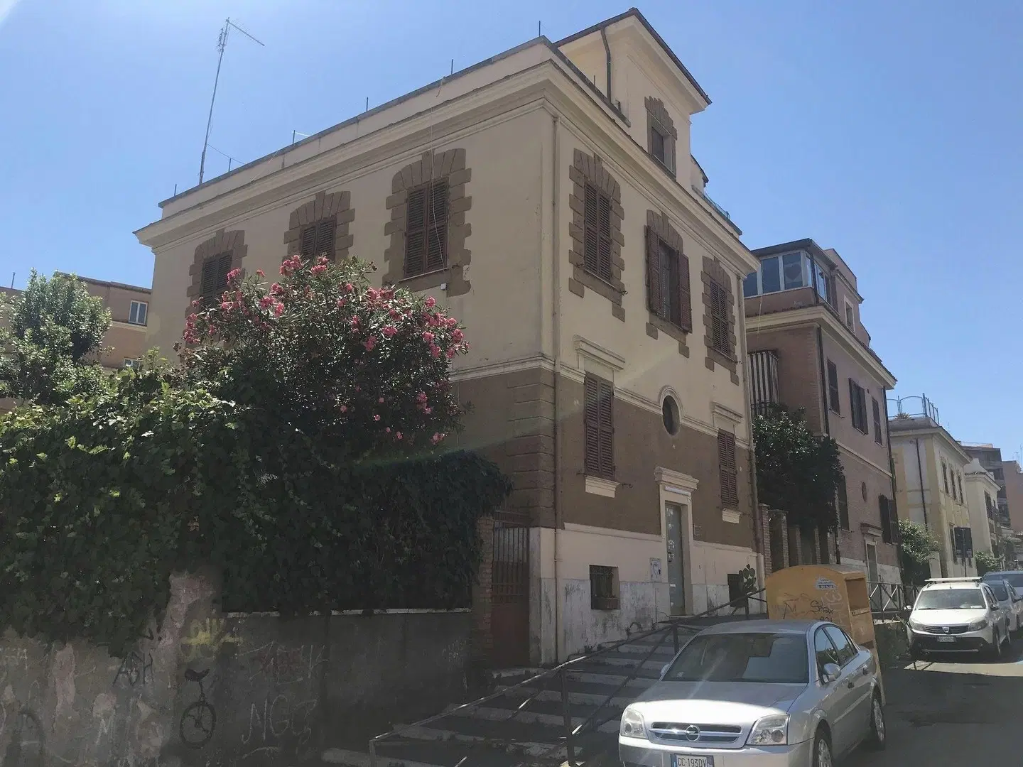 Lodi EXTERIOR
