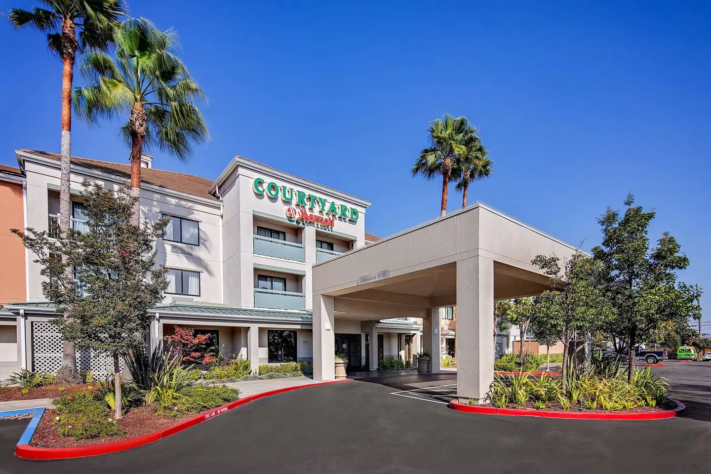 Courtyard by Marriott Oakland Airport EXTERIOR