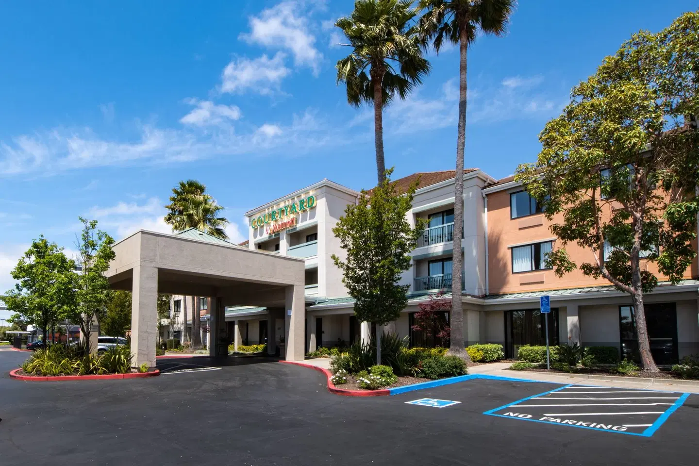 Courtyard by Marriott Oakland Airport EXTERIOR