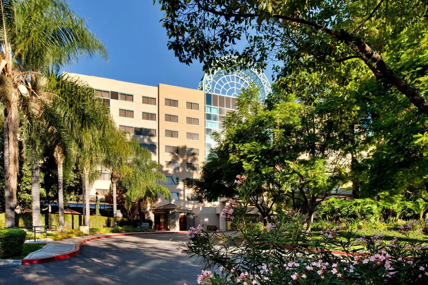 Sheraton Fairplex Hotel & Conference Center EXTERIOR