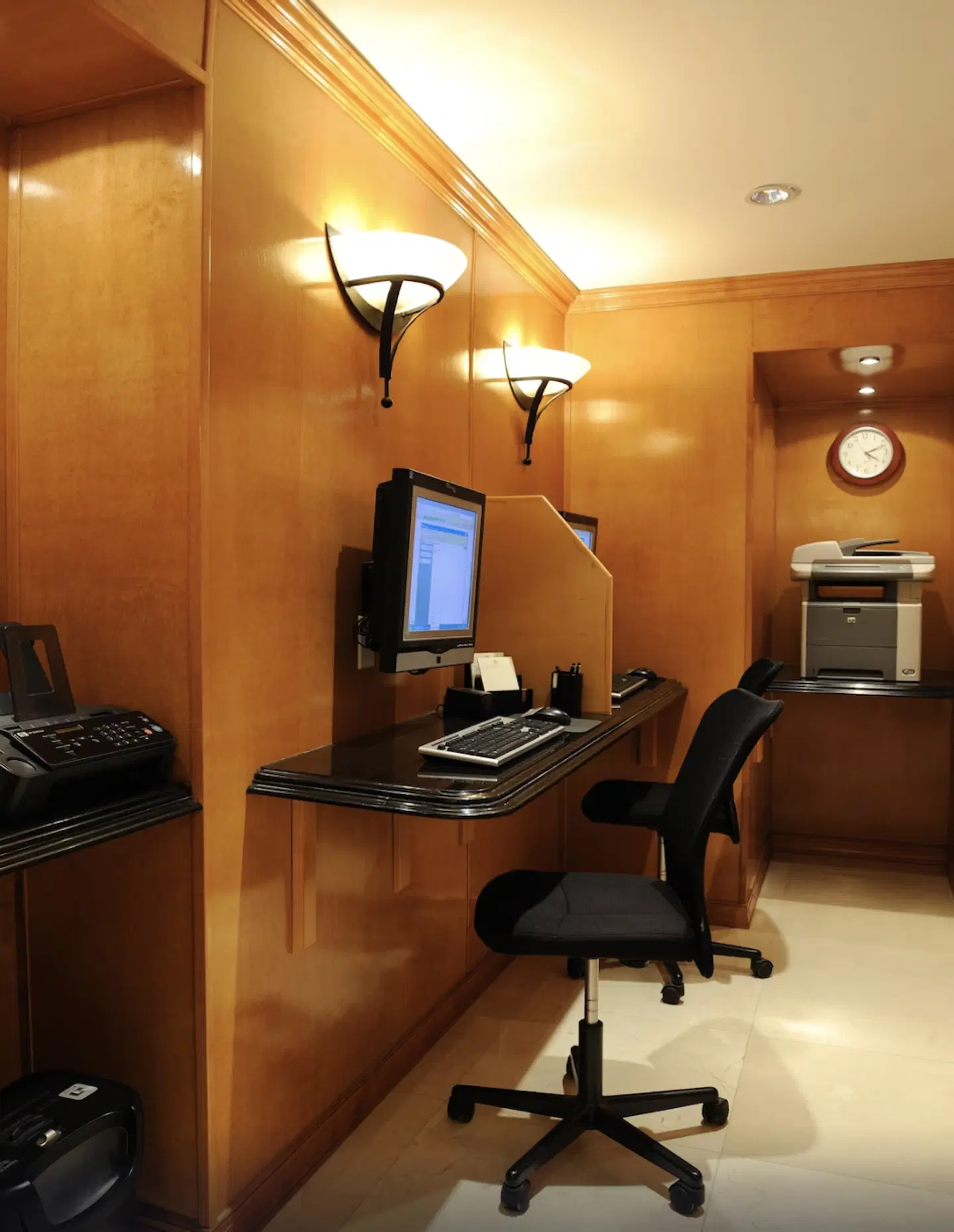 Beverly Hills Plaza Hotel SPORTS_AND_LEISURE