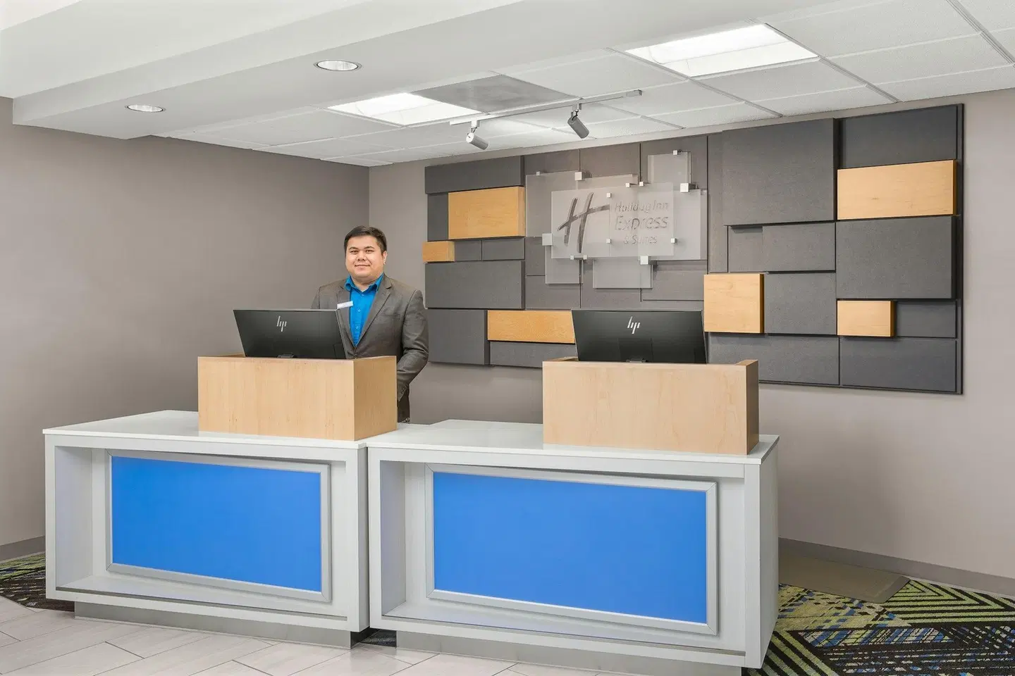 Holiday Inn Express & Suites Sacramento Airport Natomas by IHG Hallenbad