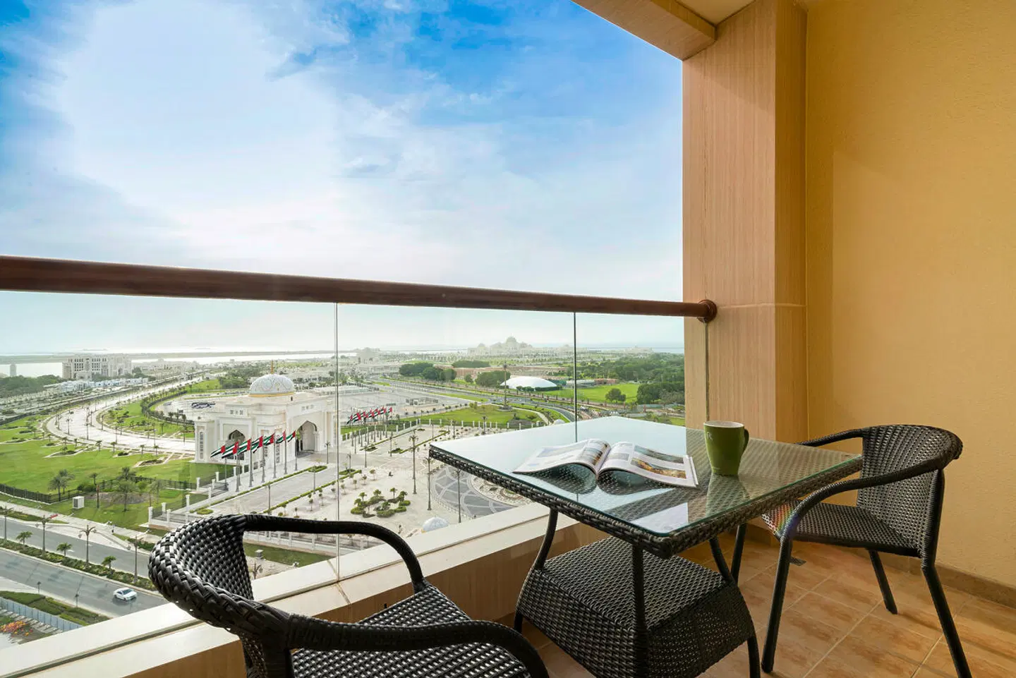 Khalidiya Palace Rayhaan by Rotana Terrasse