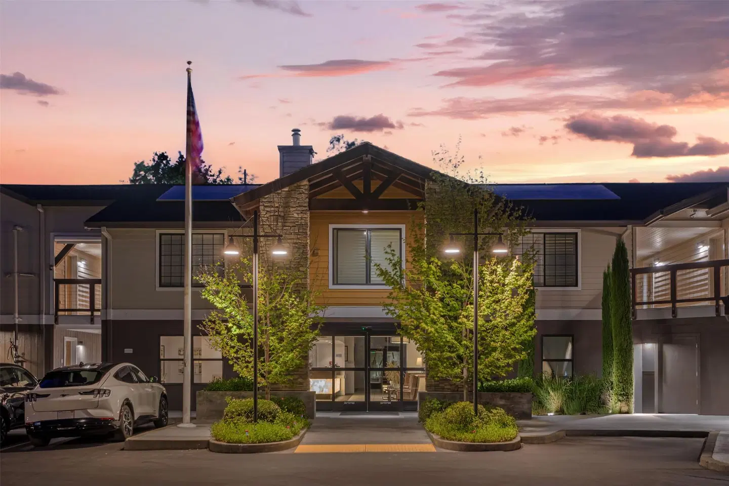 Best Western PLUS Stevenson Manor EXTERIOR