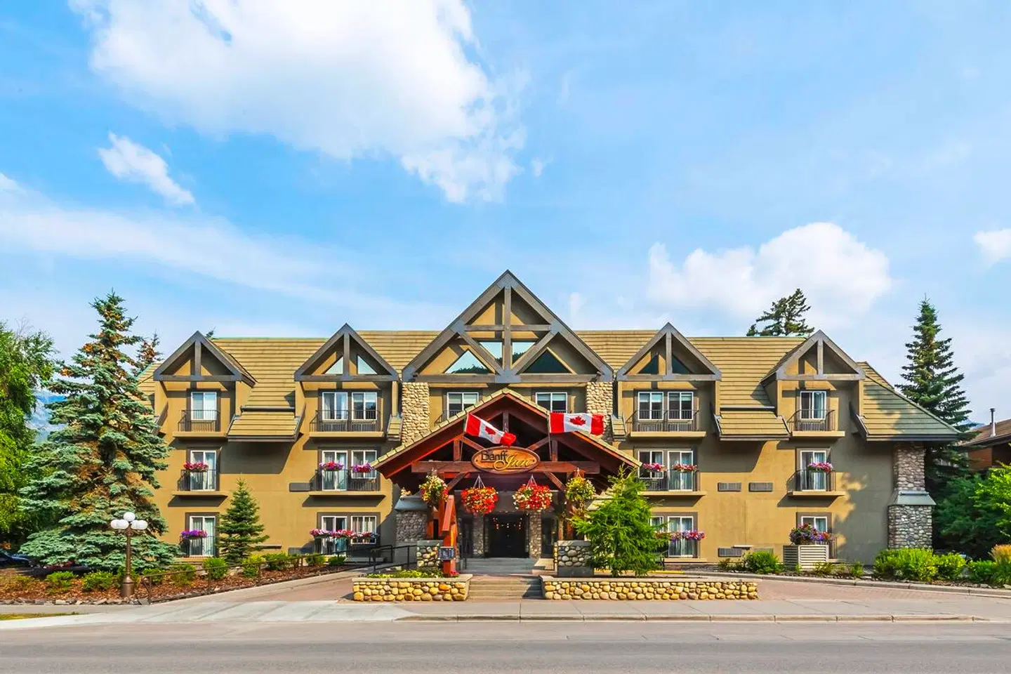 Banff Inn EXTERIOR