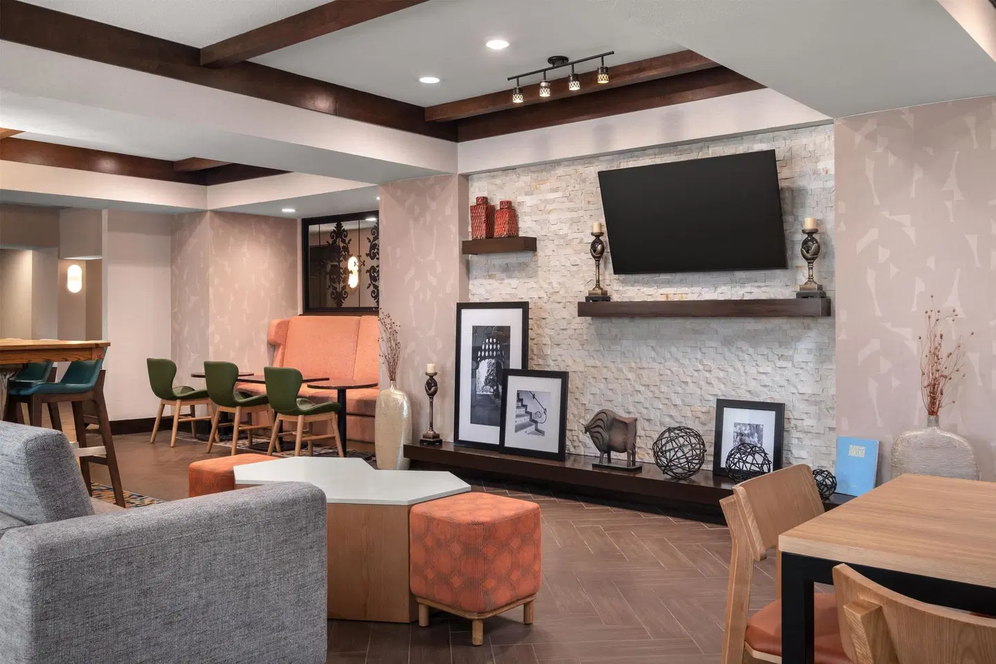 Hampton Inn & Suites Fresno LOUNGE_LOBBY