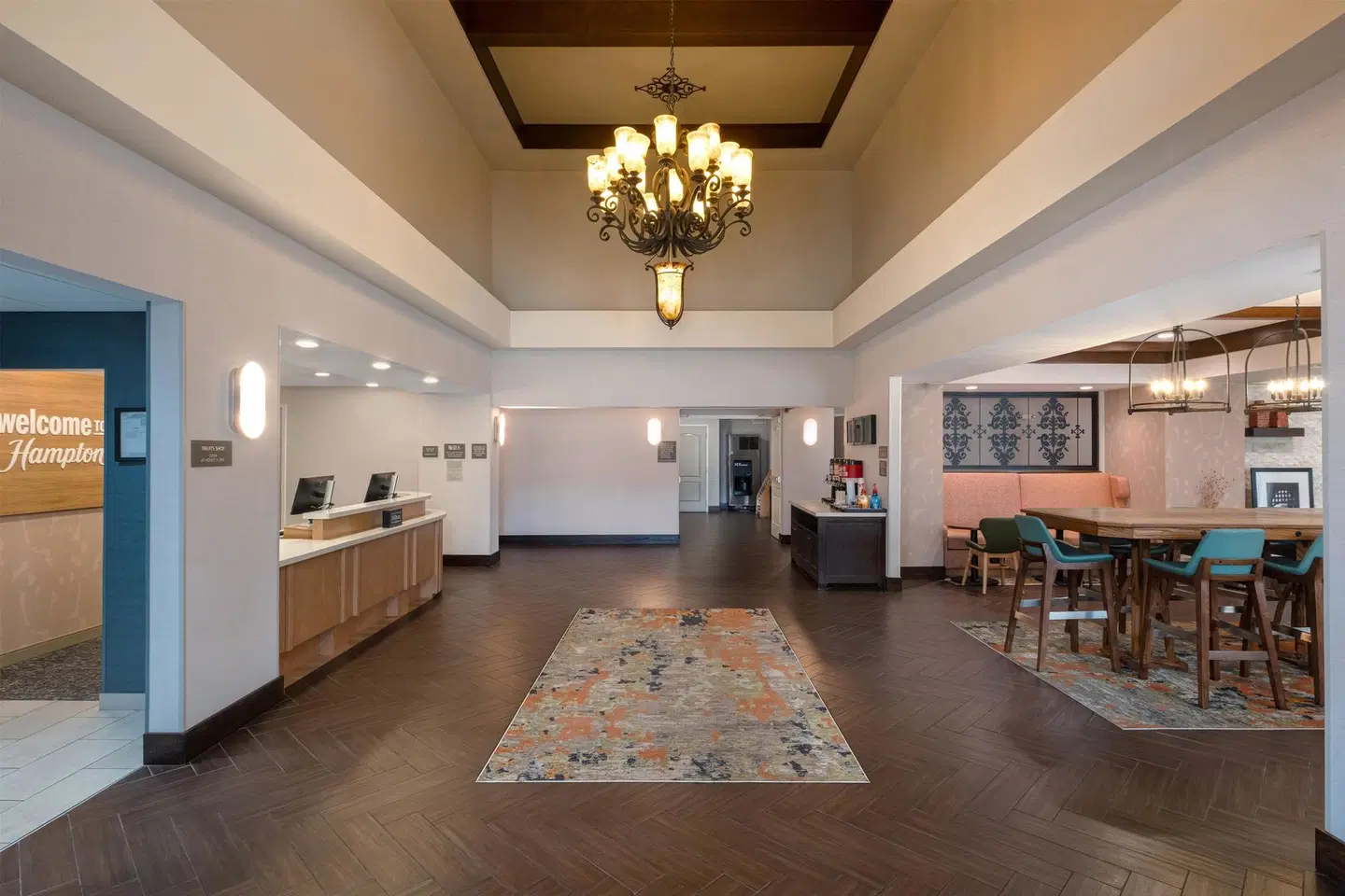 Hampton Inn & Suites Fresno LOUNGE_LOBBY
