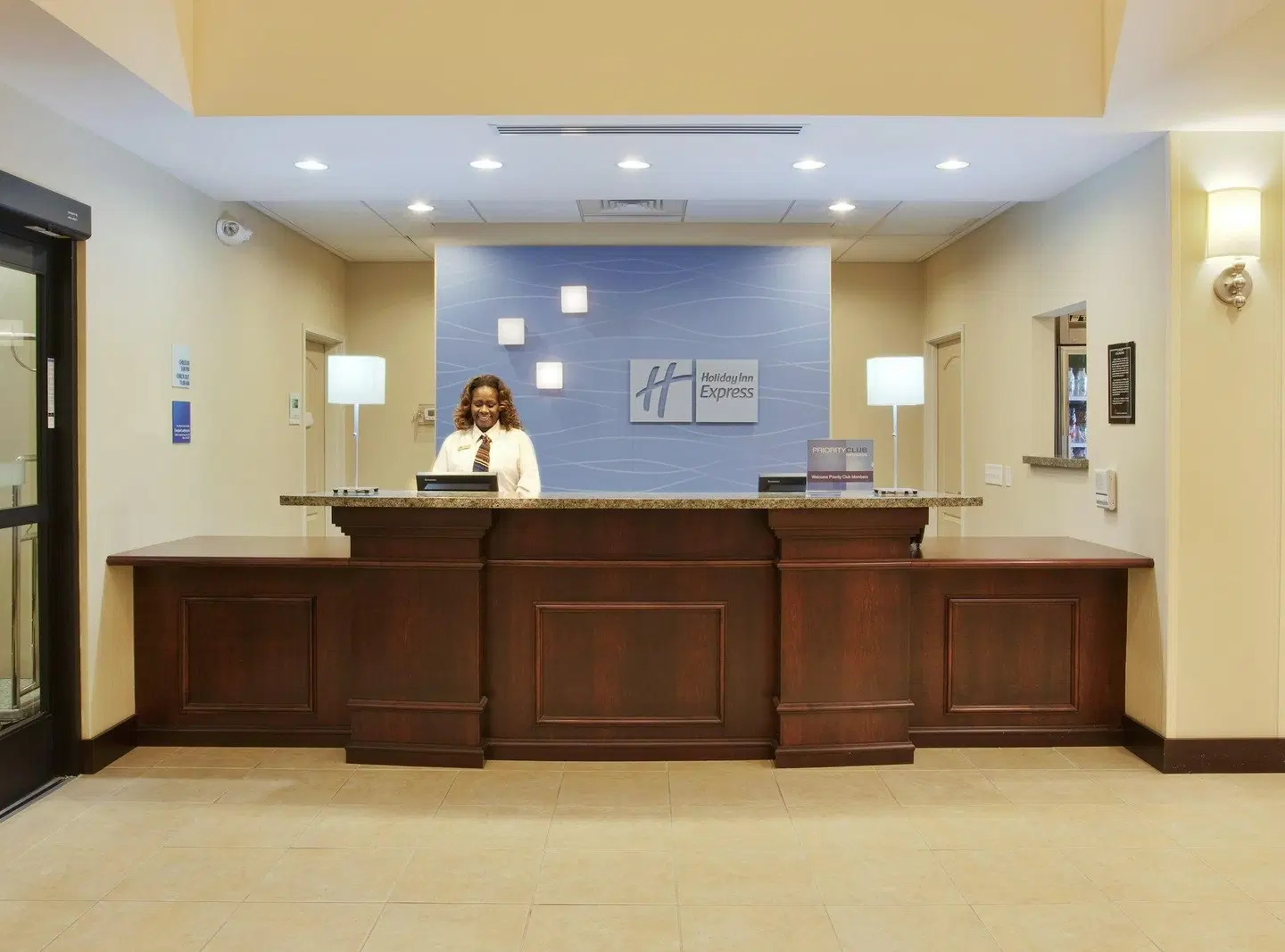 Holiday Inn Express & Suites Merced - Yosemite Natl Pk Area by IHG LOUNGE_LOBBY