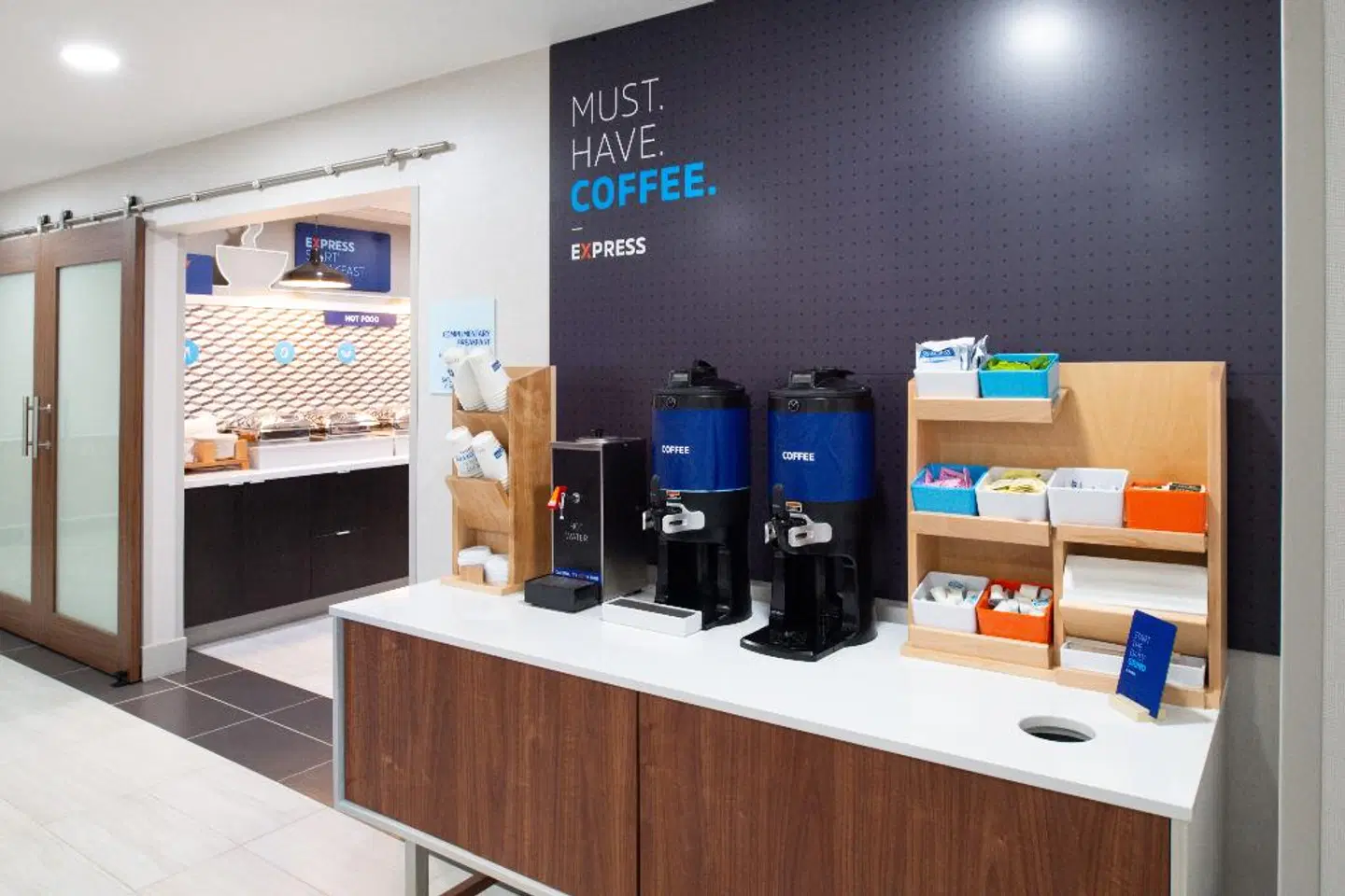 Holiday Inn Express Santa Rosa North by IHG Bar