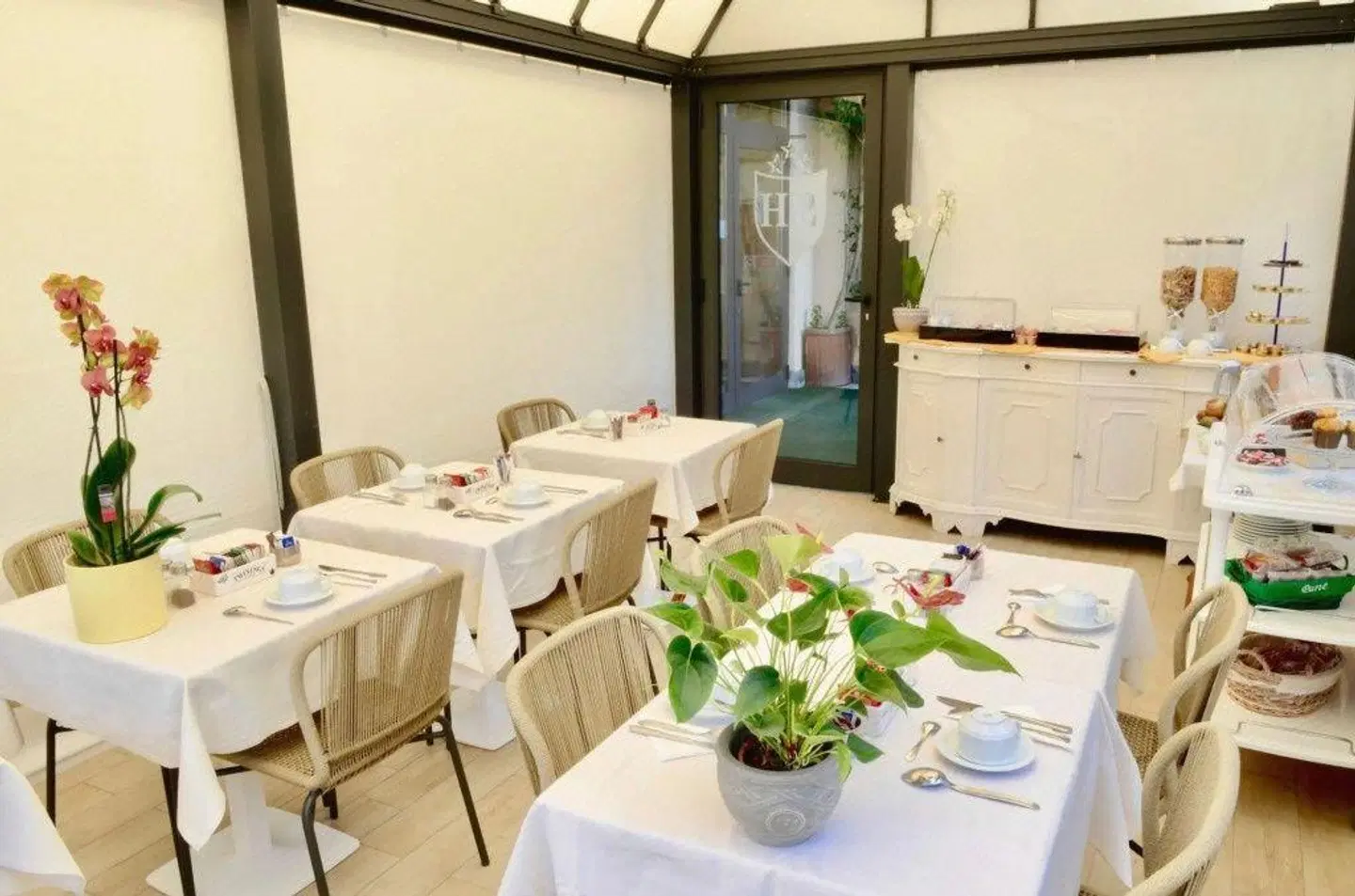 Sourire Hotel Restaurant