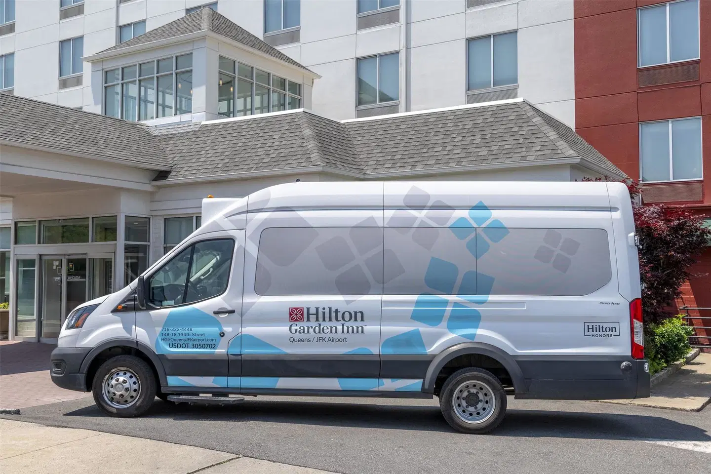Hilton Garden Inn Queens/JFK Airport EXTERIOR