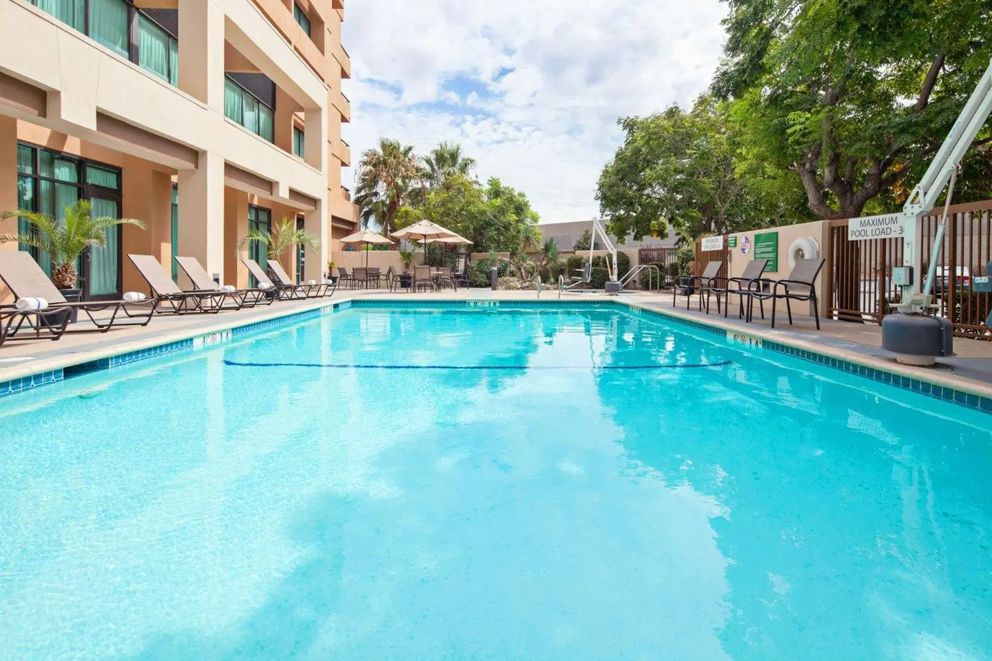 Holiday Inn Palmdale-Lancaster by IHG OUTDOOR_POOL