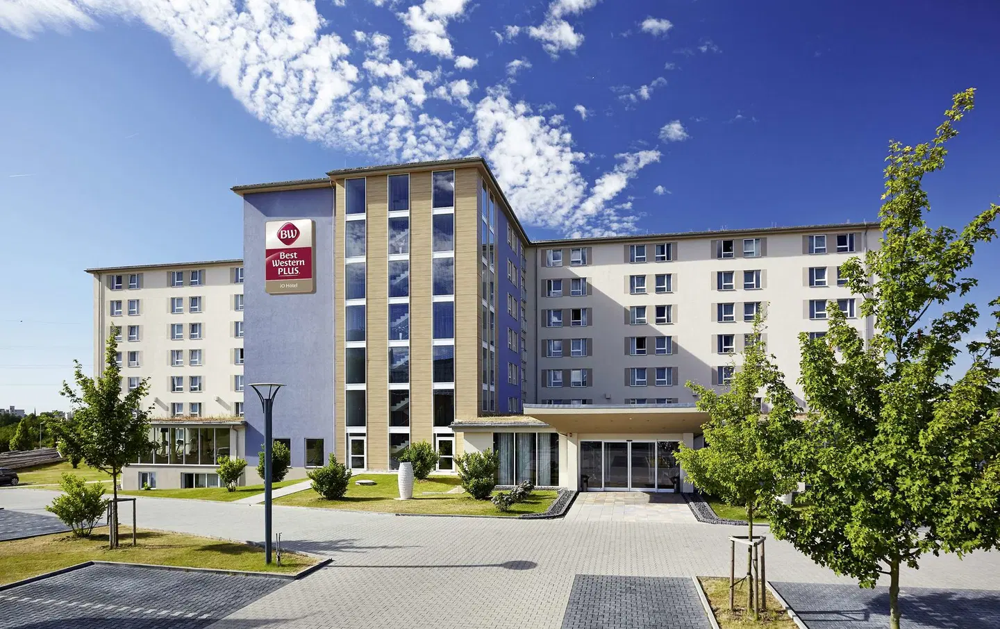 Best Western Plus iO Hotel EXTERIOR