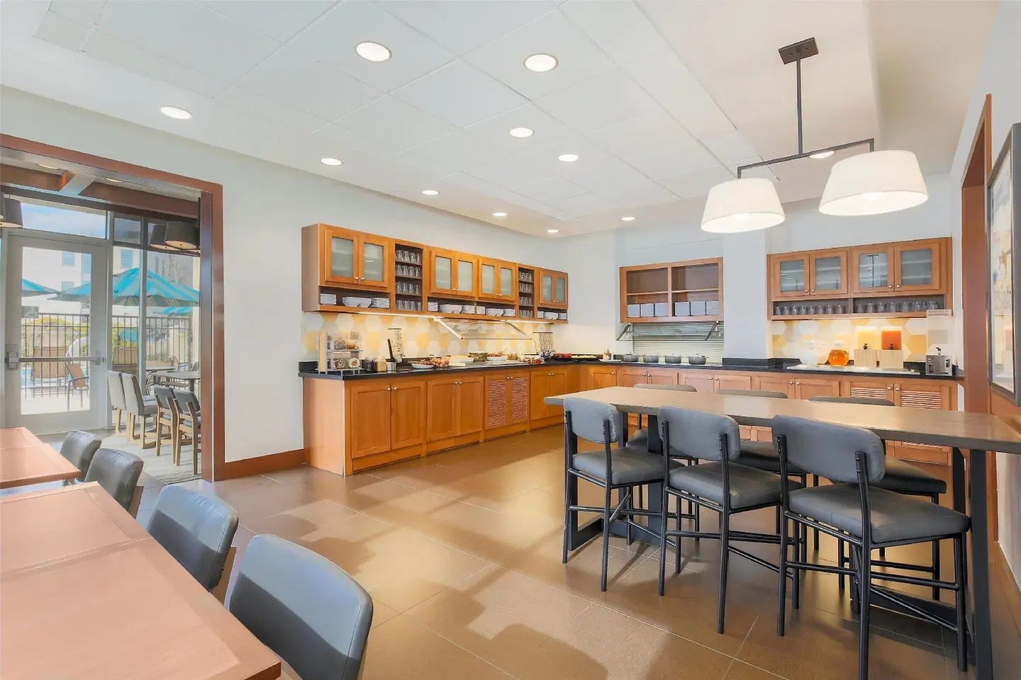 Hyatt Place UC Davis Bar