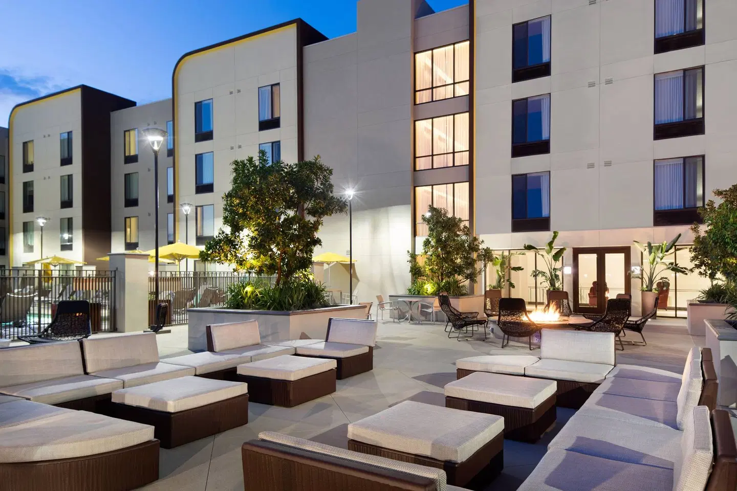SpringHill Suites by Marriott Los Angeles Burbank/Downtown EXTERIOR