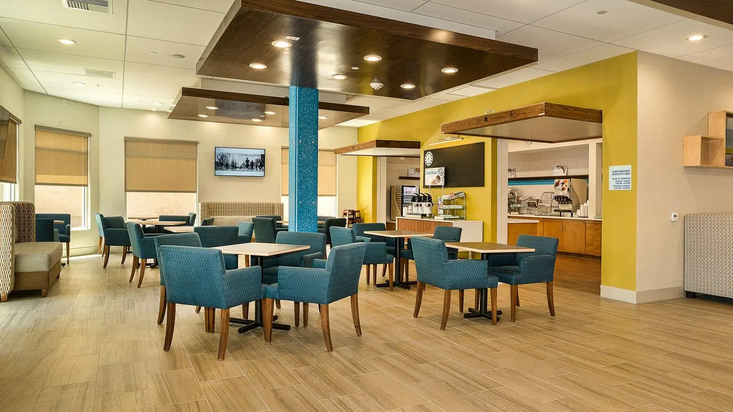 Holiday Inn Express Fullerton - Anaheim by IHG Bar