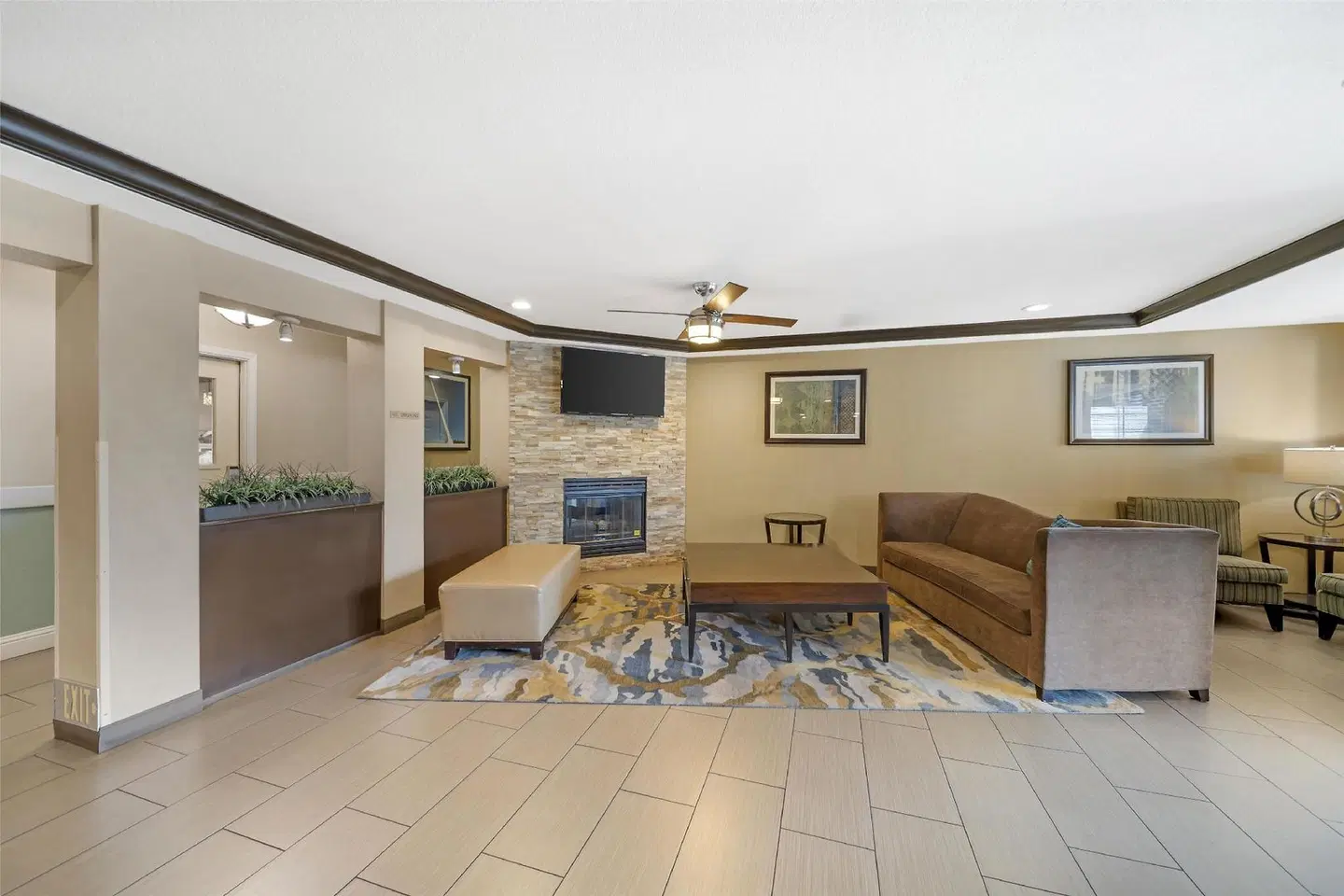 Best Western PLUS Twin View Inn & Suites EXTERIOR