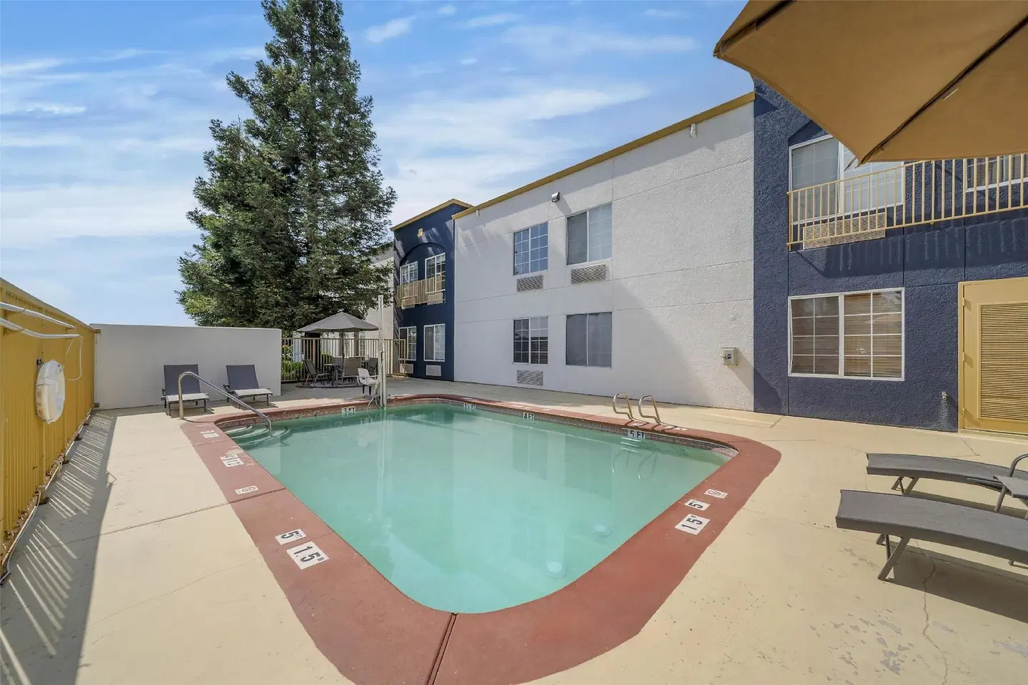 Best Western PLUS Twin View Inn & Suites OUTDOOR_POOL