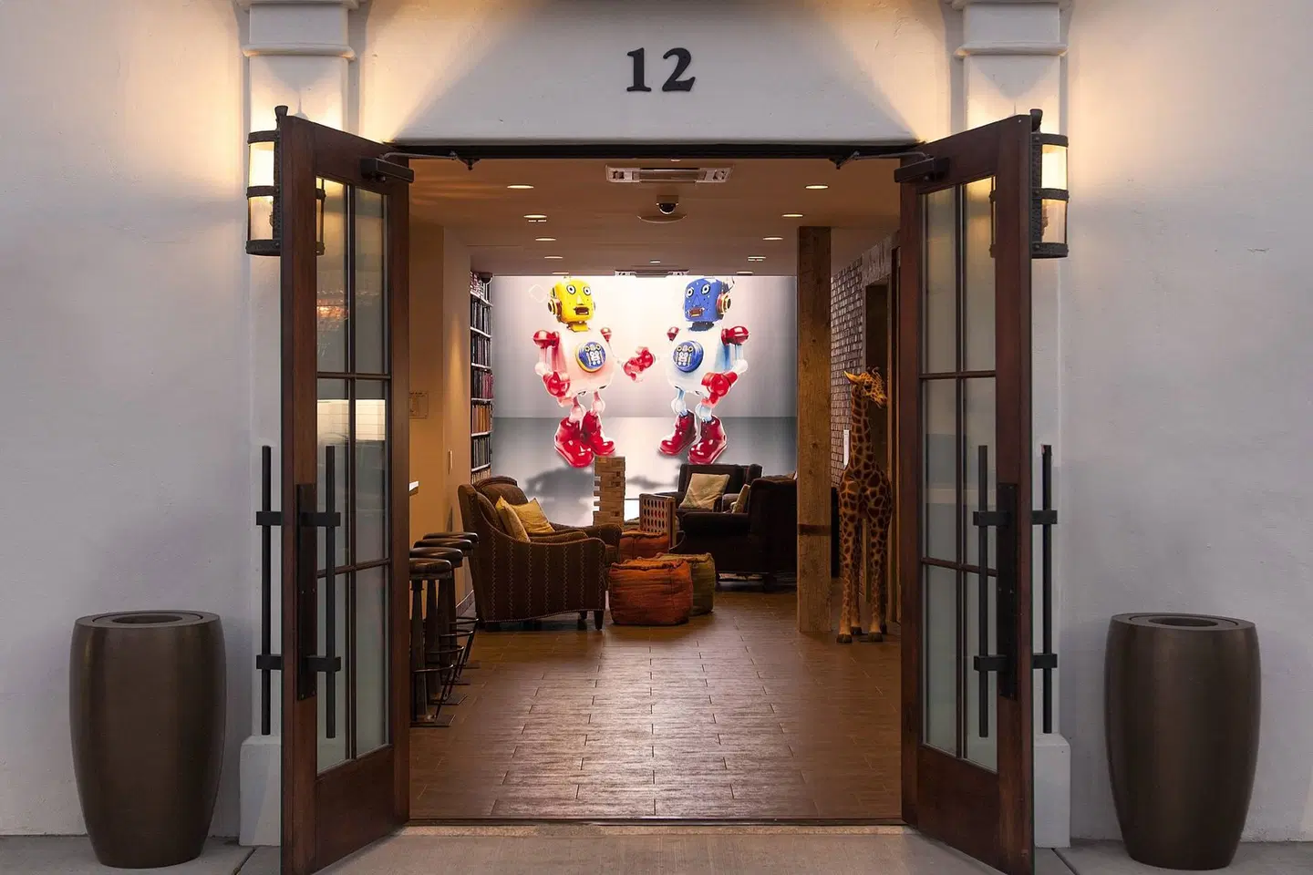 Moxy Santa Barbara LOUNGE_LOBBY