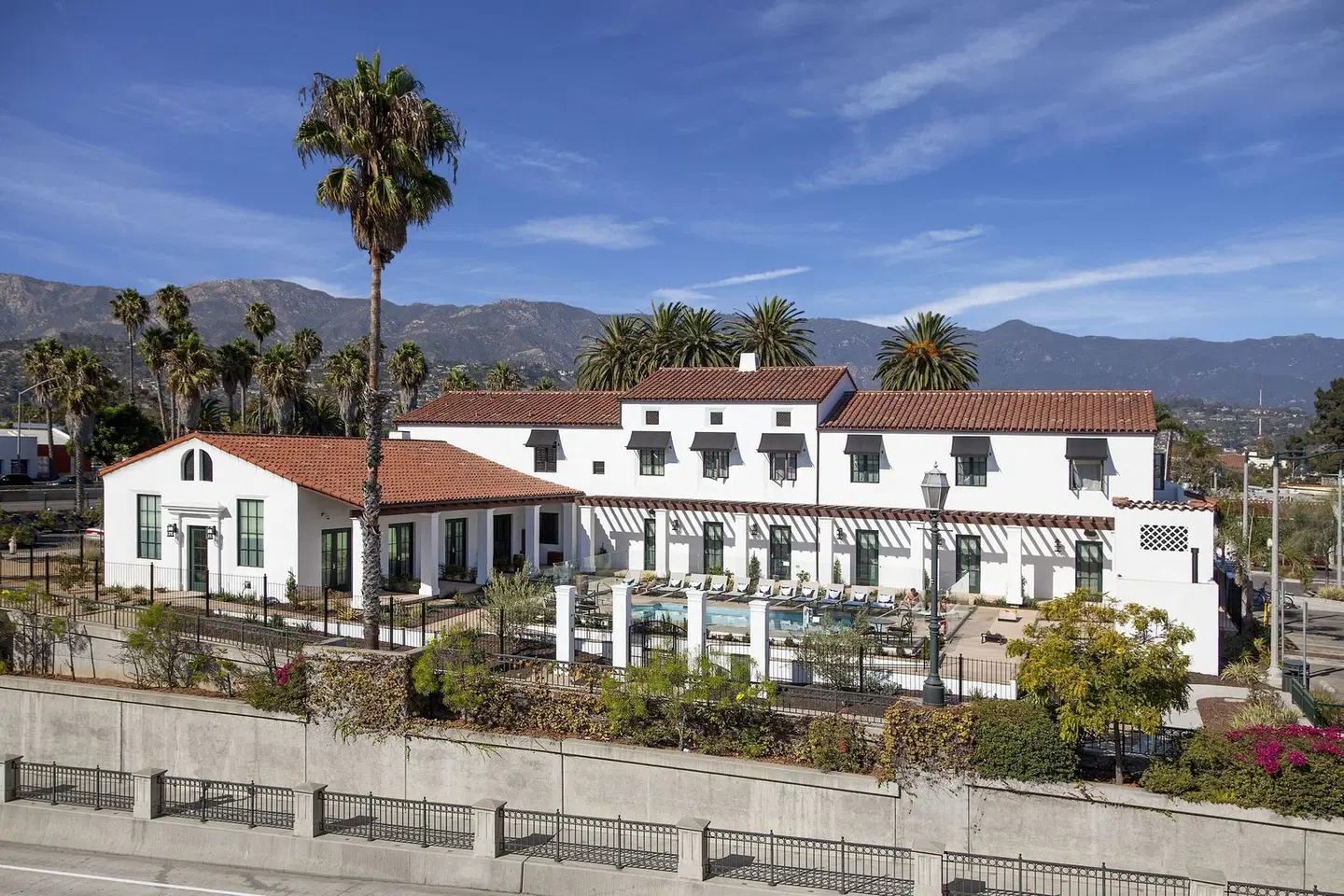 Moxy Santa Barbara EXTERIOR