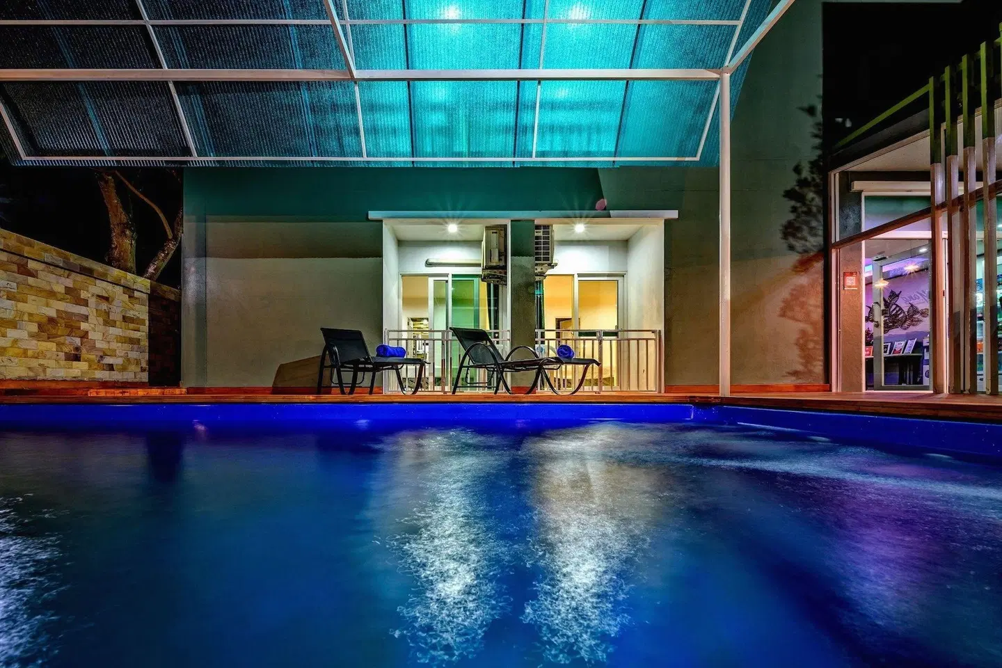 Nai Yang Place (Phuket Airport) Hallenbad