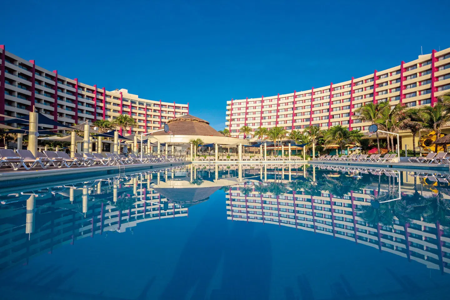 Crown Paradise Club Cancun EXTERIOR