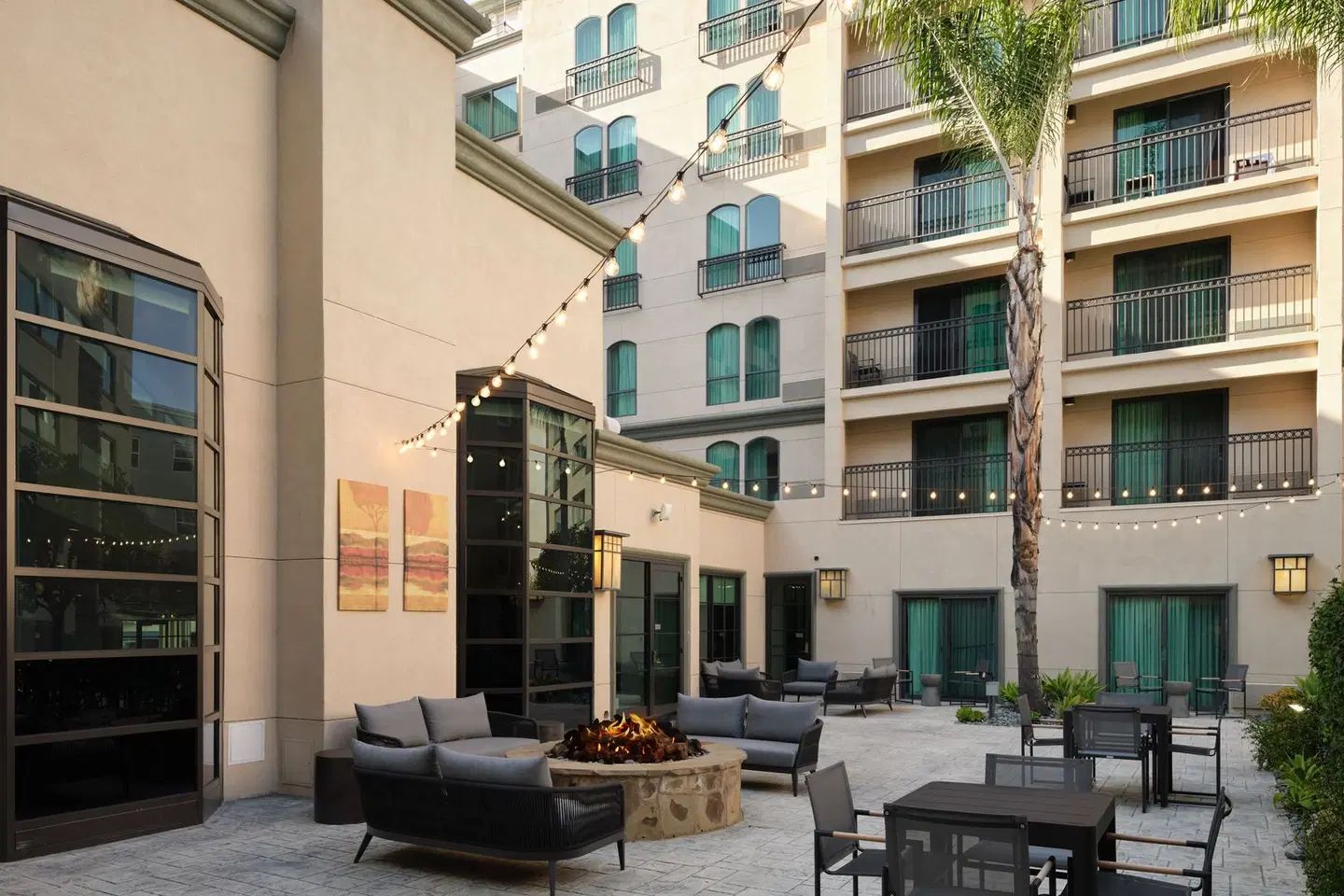 Courtyard by Marriott Los Angeles Pasadena/Old Town Terrasse