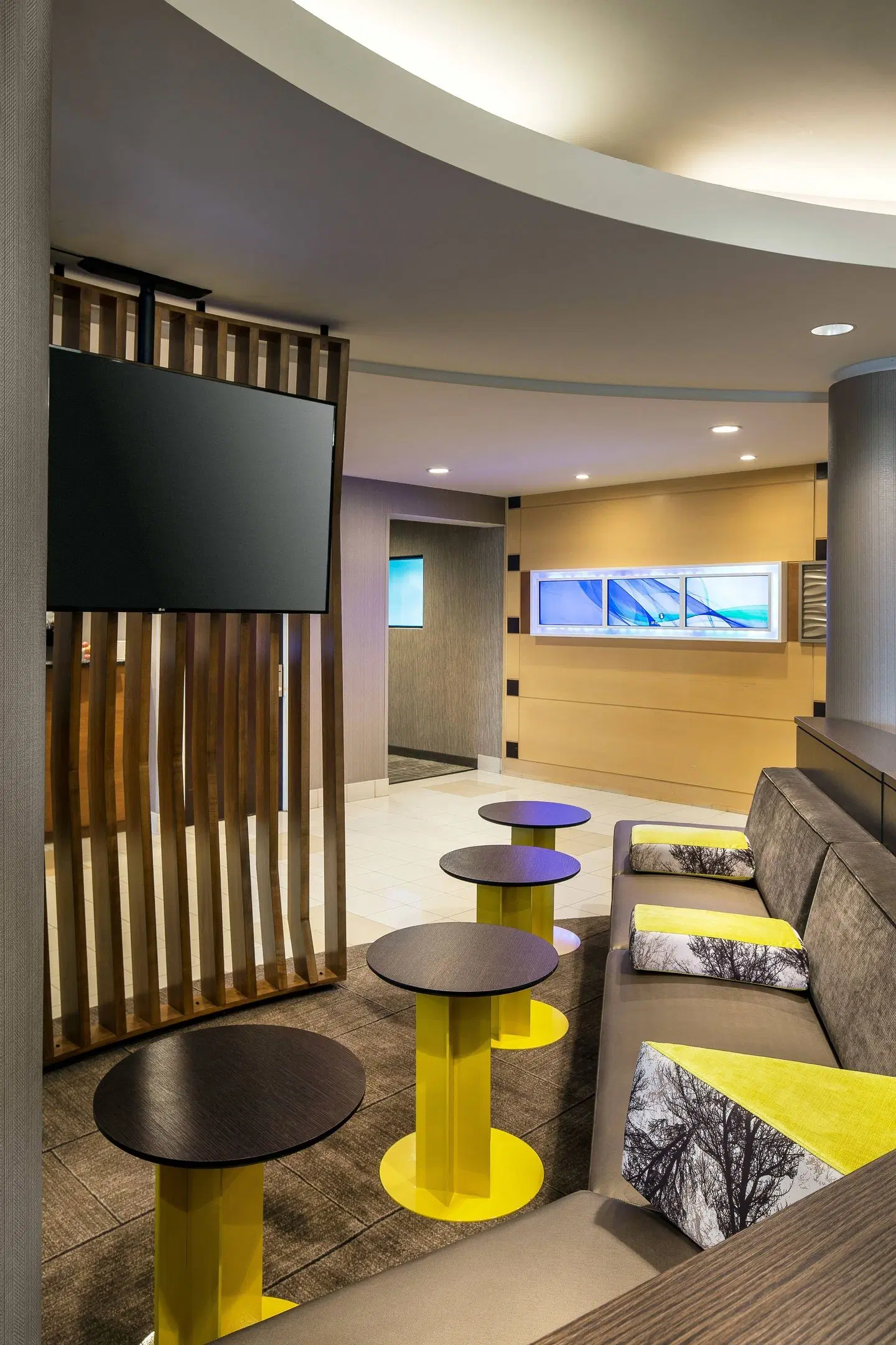 SpringHill Suites by Marriott Bakersfield Bar