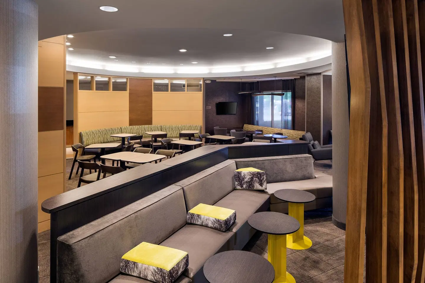 SpringHill Suites by Marriott Bakersfield Bar
