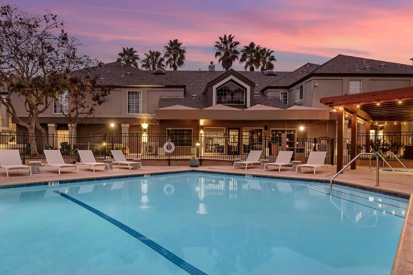 Sonesta ES Suites Torrance Redondo Beach OUTDOOR_POOL