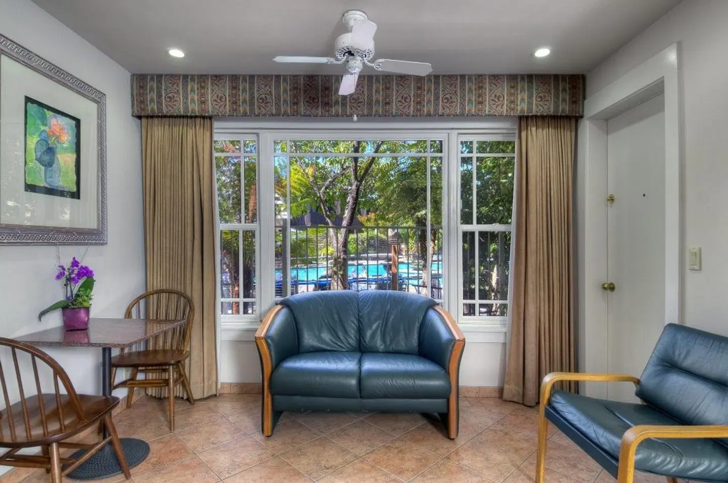Dinah's Garden Hotel ROOM_EXAMPLE