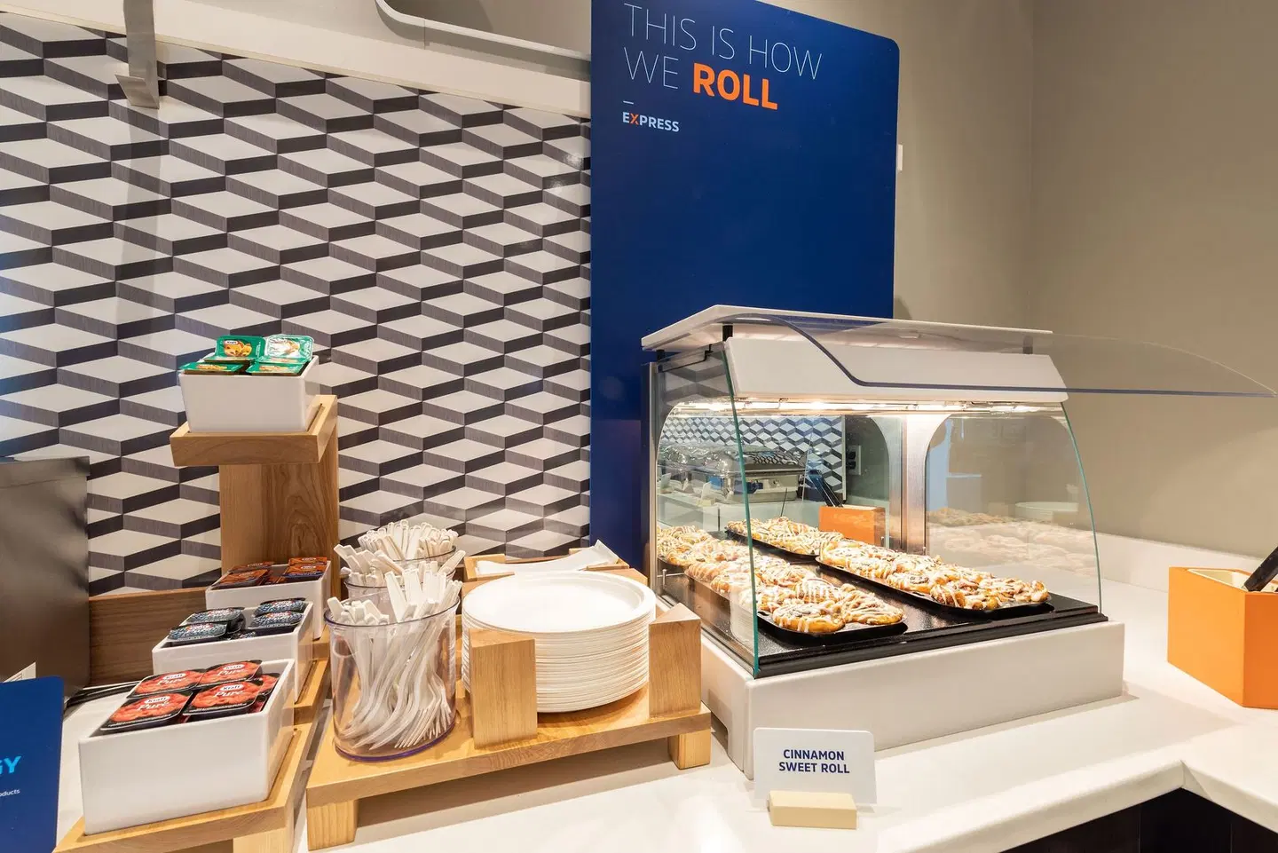 Holiday Inn Express Newport Beach by IHG Restaurant