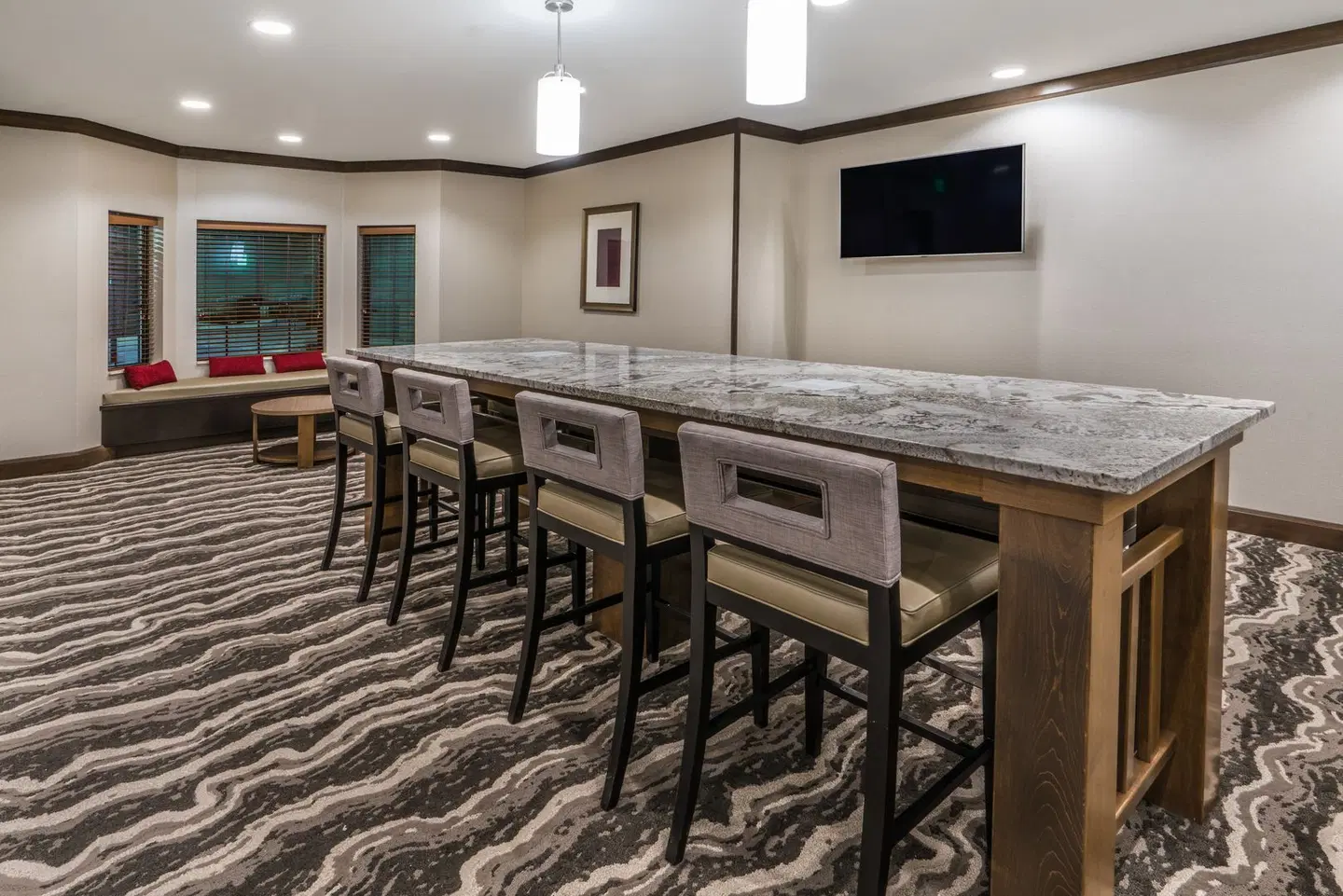 Staybridge Suites Anchorage by IHG Bar