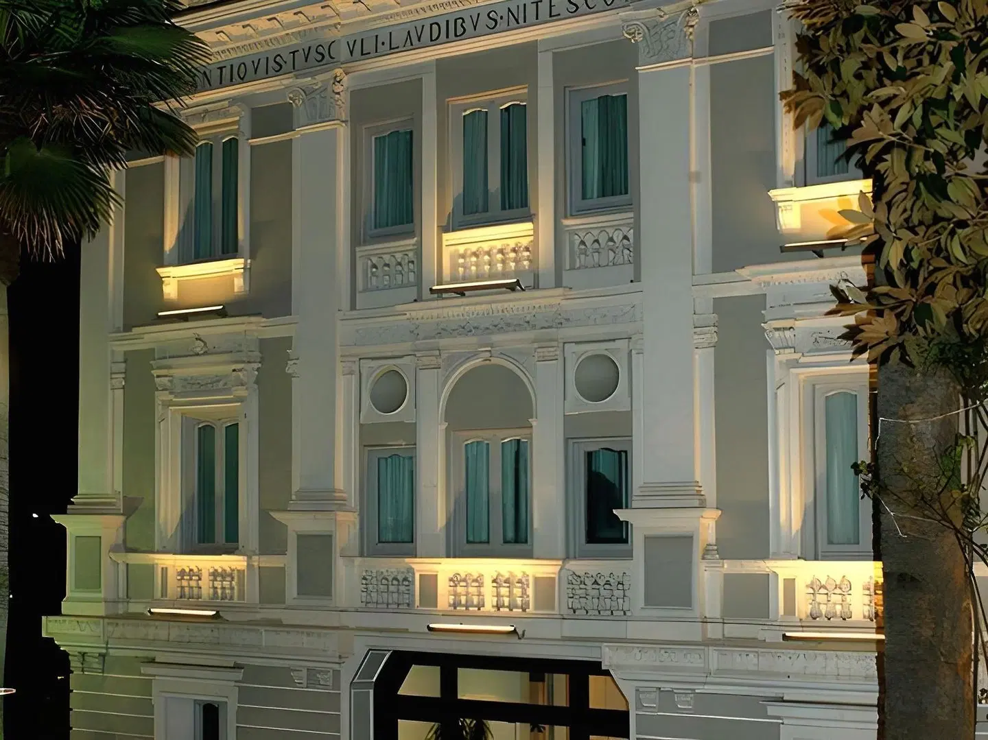 Flora EXTERIOR