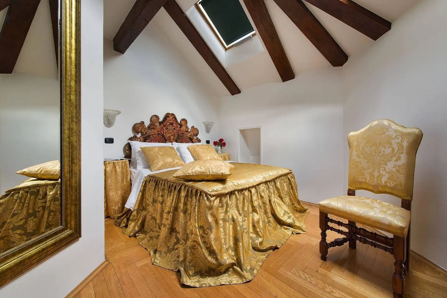 Charles Bridge Palace HEALTH_BEAUTY