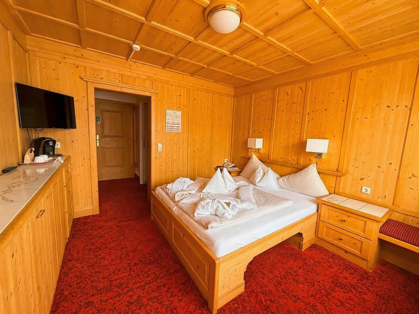 Latini ROOM_EXAMPLE