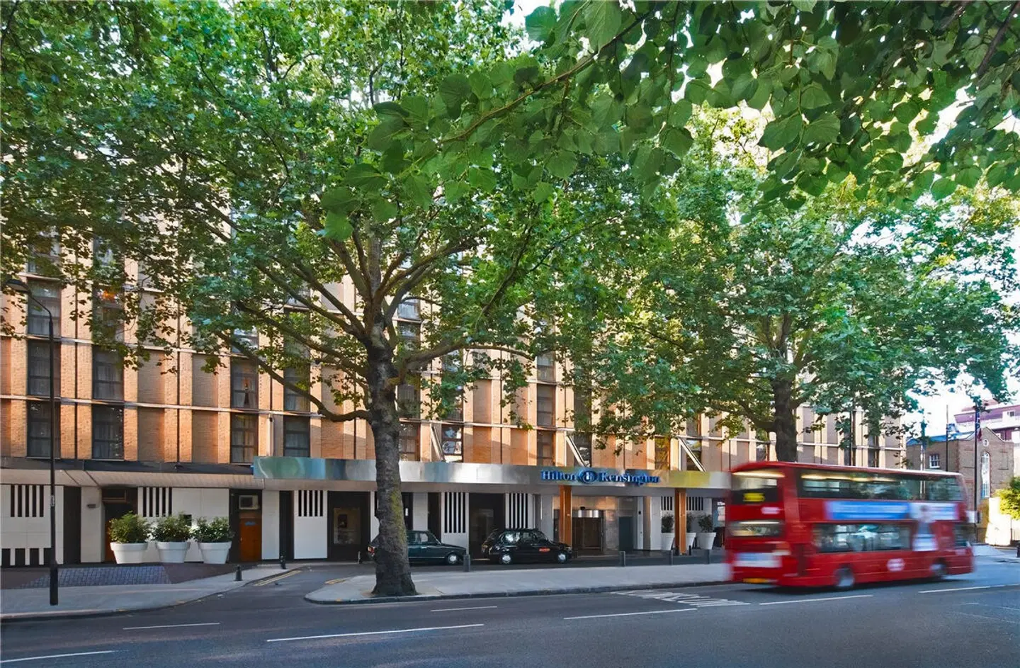 Hilton London Kensington EXTERIOR