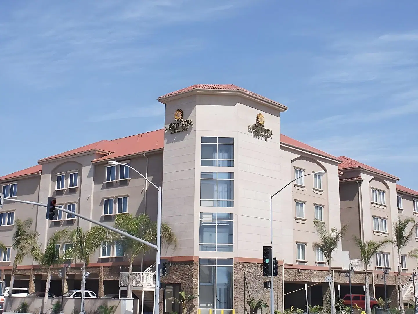 La Quinta Inn & Suites Inglewood EXTERIOR