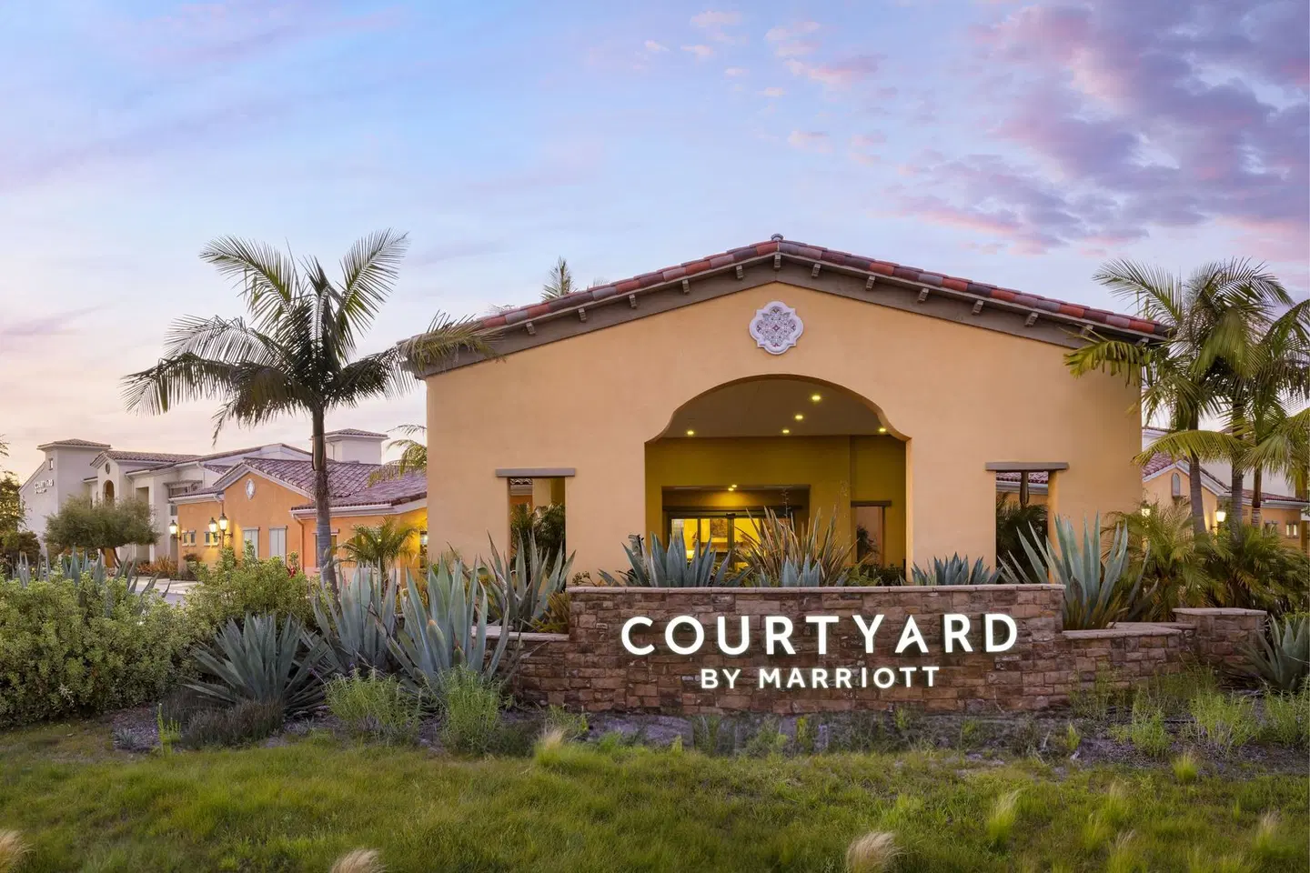 Courtyard by Marriott Santa Barbara Goleta EXTERIOR