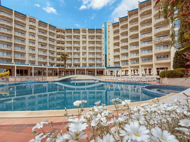 GRIFID Club Hotel Arabella OUTDOOR_POOL