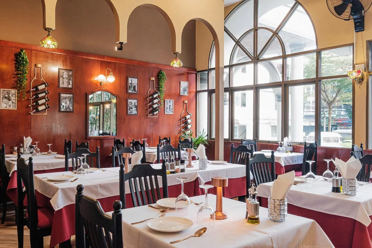Boss Mansion Residence Restaurant