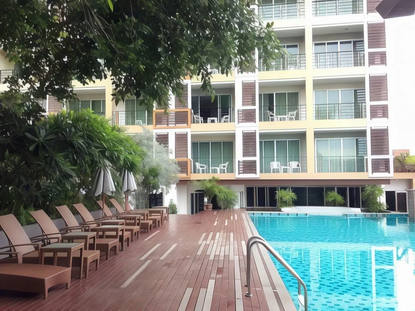 August Suites OUTDOOR_POOL