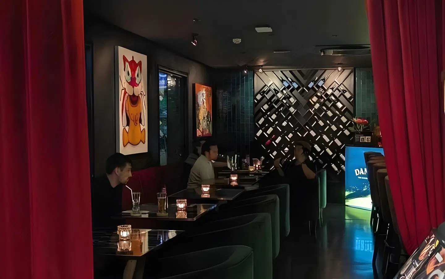 The Gravitique Hotel Khaosan Bar