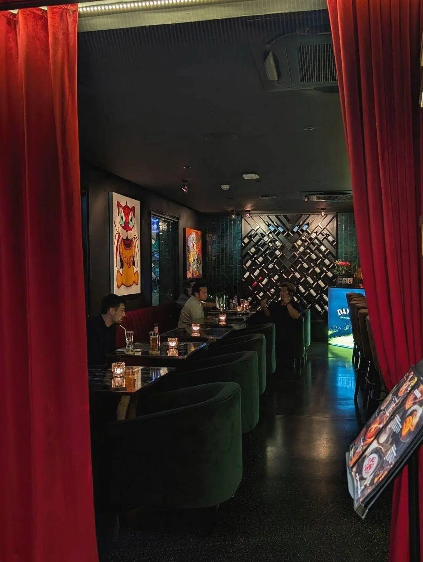 The Gravitique Hotel Khaosan Bar